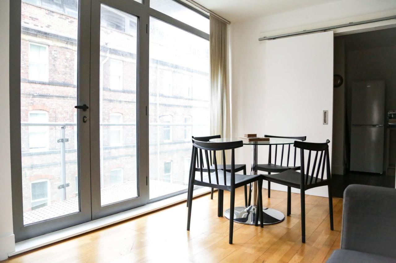 Serviced Apartment In Liverpool City Centre - Free Parking - Balcony - By Happy Days Eksteriør billede
