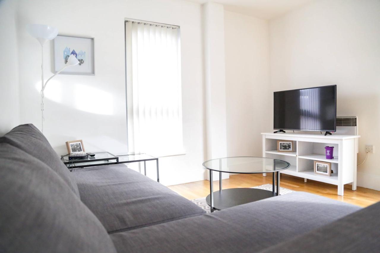 Serviced Apartment In Liverpool City Centre - Free Parking - Balcony - By Happy Days Eksteriør billede