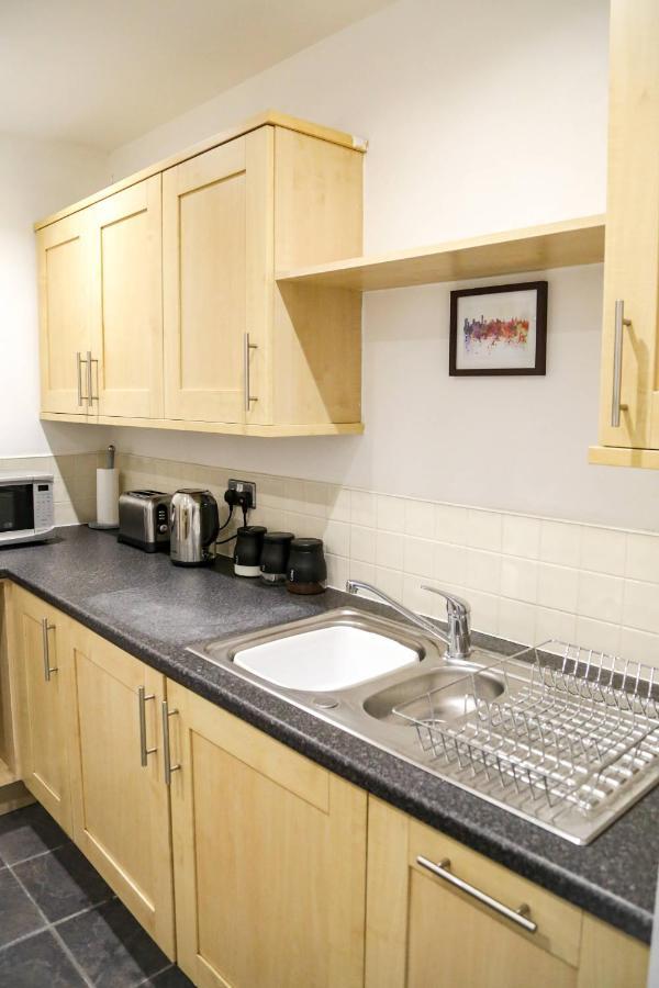 Serviced Apartment In Liverpool City Centre - Free Parking - Balcony - By Happy Days Eksteriør billede