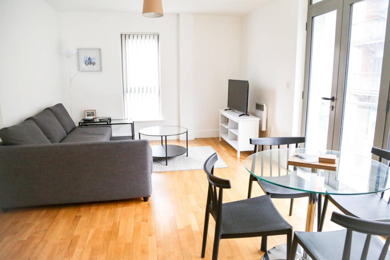 Serviced Apartment In Liverpool City Centre - Free Parking - Balcony - By Happy Days Eksteriør billede