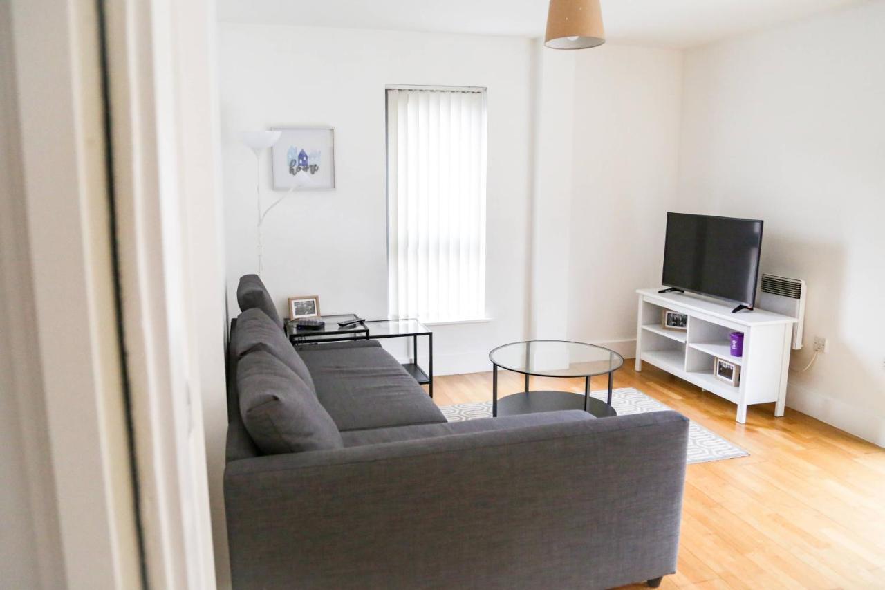 Serviced Apartment In Liverpool City Centre - Free Parking - Balcony - By Happy Days Eksteriør billede
