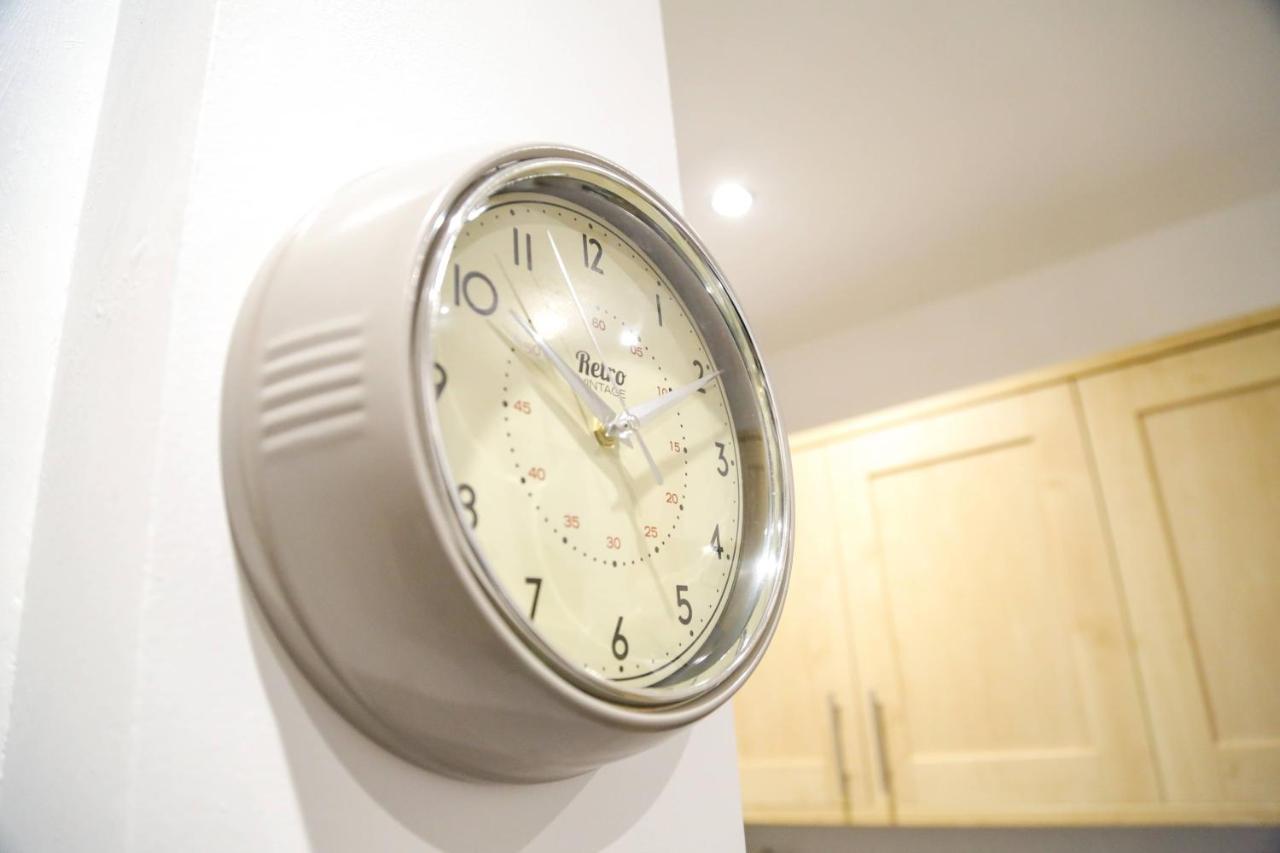 Serviced Apartment In Liverpool City Centre - Free Parking - Balcony - By Happy Days Eksteriør billede