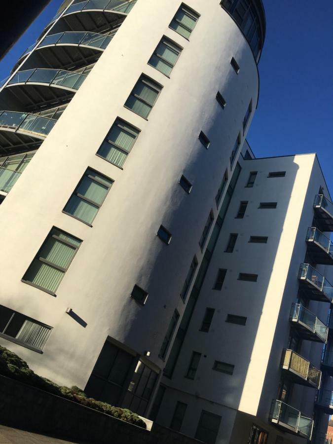 Serviced Apartment In Liverpool City Centre - Free Parking - Balcony - By Happy Days Eksteriør billede